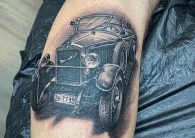 black grey vintage car zürich tattoo uster tattoo studio classic schwarz grau tattoo tattoo studio Zürich